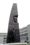 Atatürk ve Uçucu Gençlik Anıtı (1980) 1200x1200x1550CM. Beton