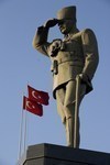 Atatürk Anıtı (1991) 600x600x1000CM. Bronz